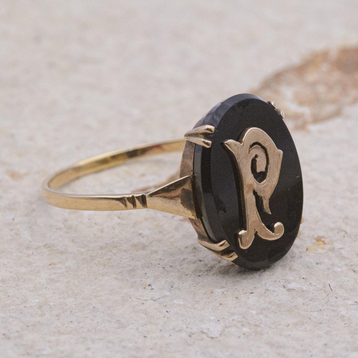 9ct Gold Black Onyx Initial Ring | UK Size U | US Size 10 | Initialled "p"