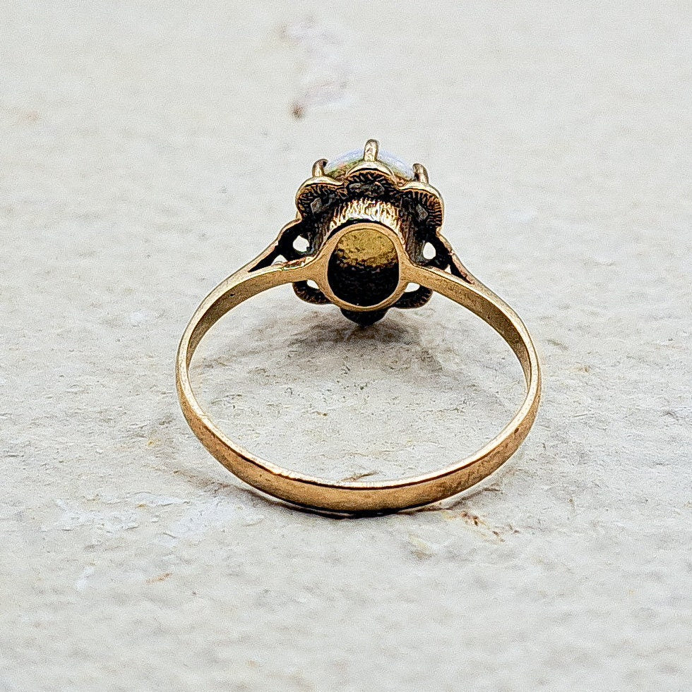 9ct Gold Vintage Opal Ring | UK Size 0.5 / US 7.75