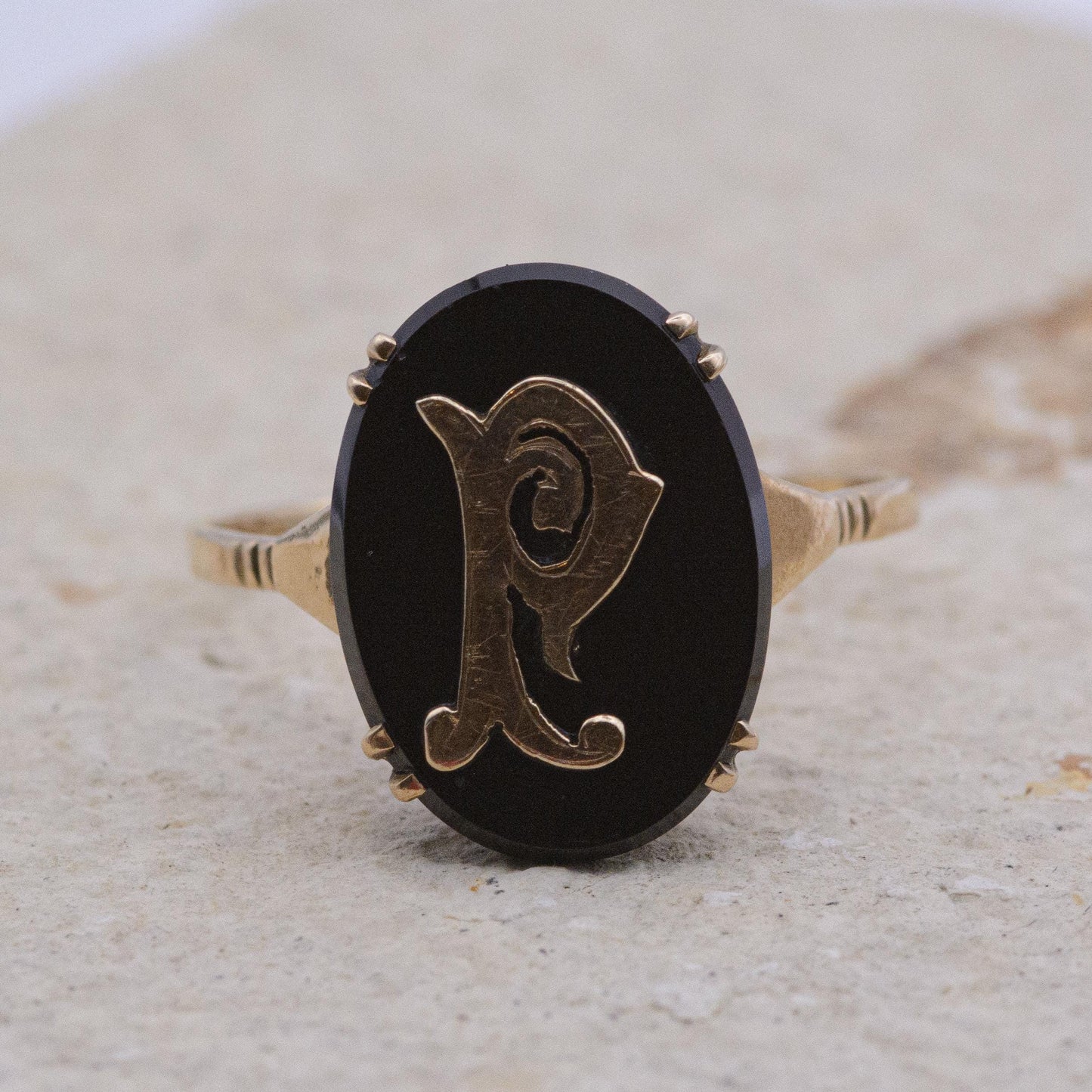 9ct Gold Black Onyx Initial Ring | UK Size U | US Size 10 | Initialled "p"