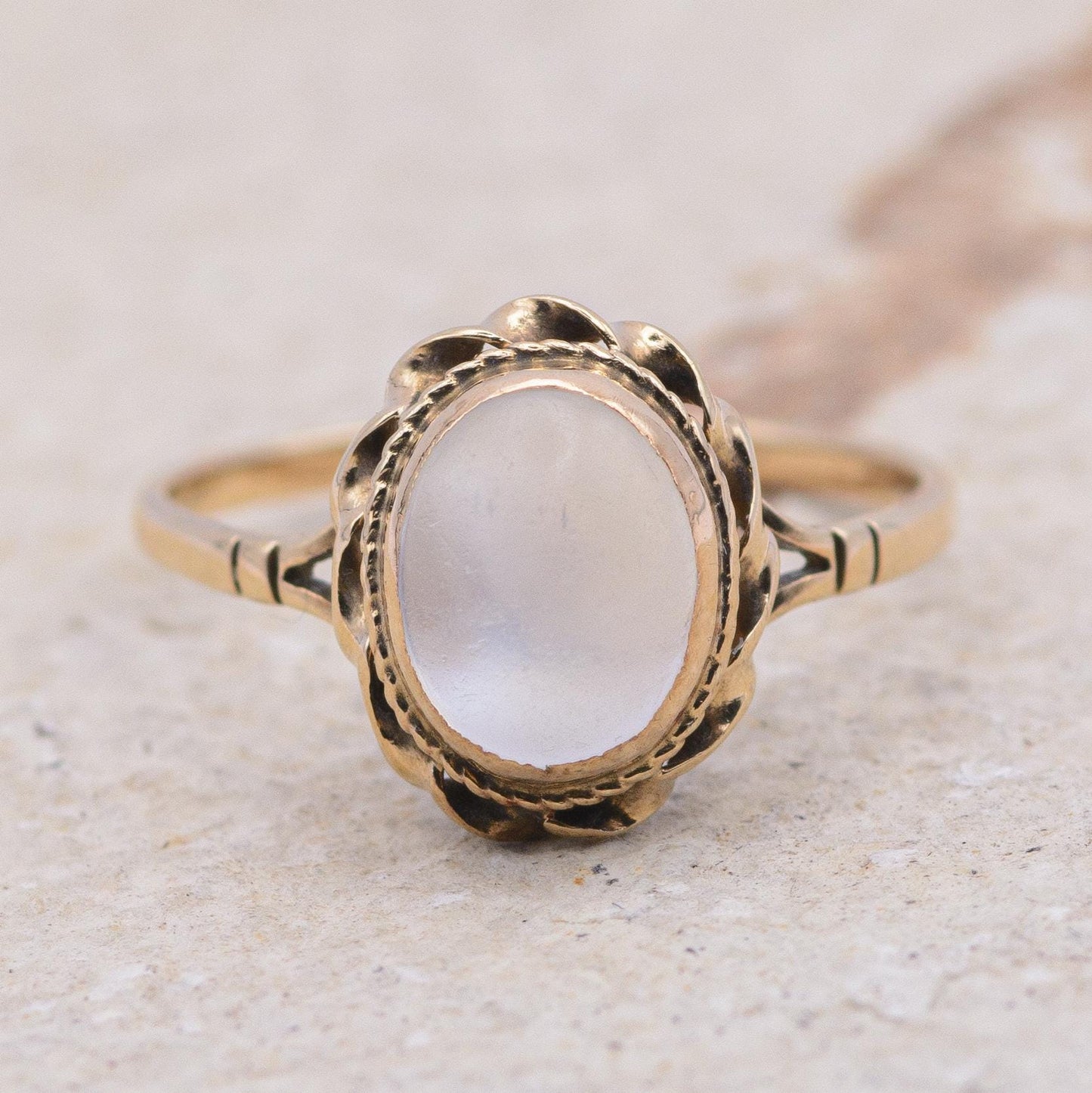 Vintage Moonstone Ring | 9ct Gold | UK Size M 1/2 | US Size 6.5 |
