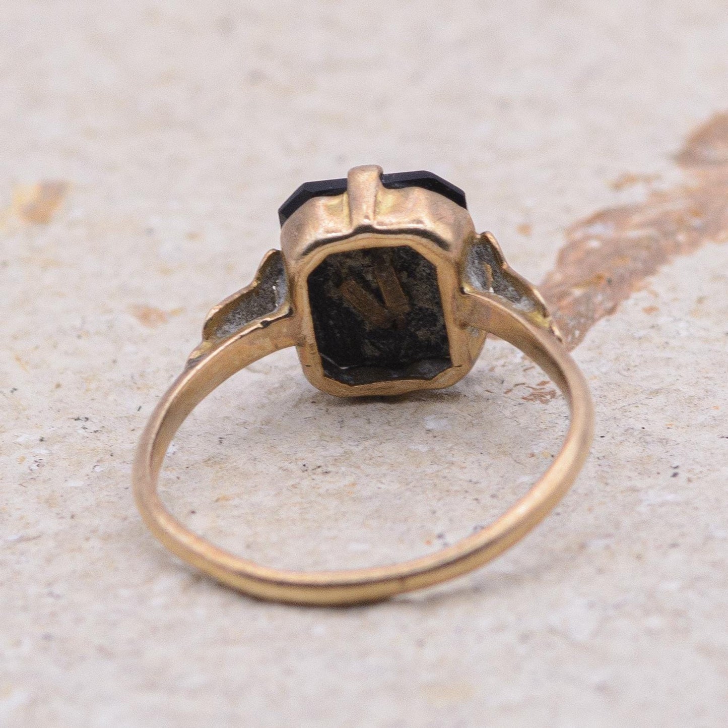 9ct Gold Black Onyx Initial Ring | UK Size M 1/2 | US Size 6.5 | Initialled "I"