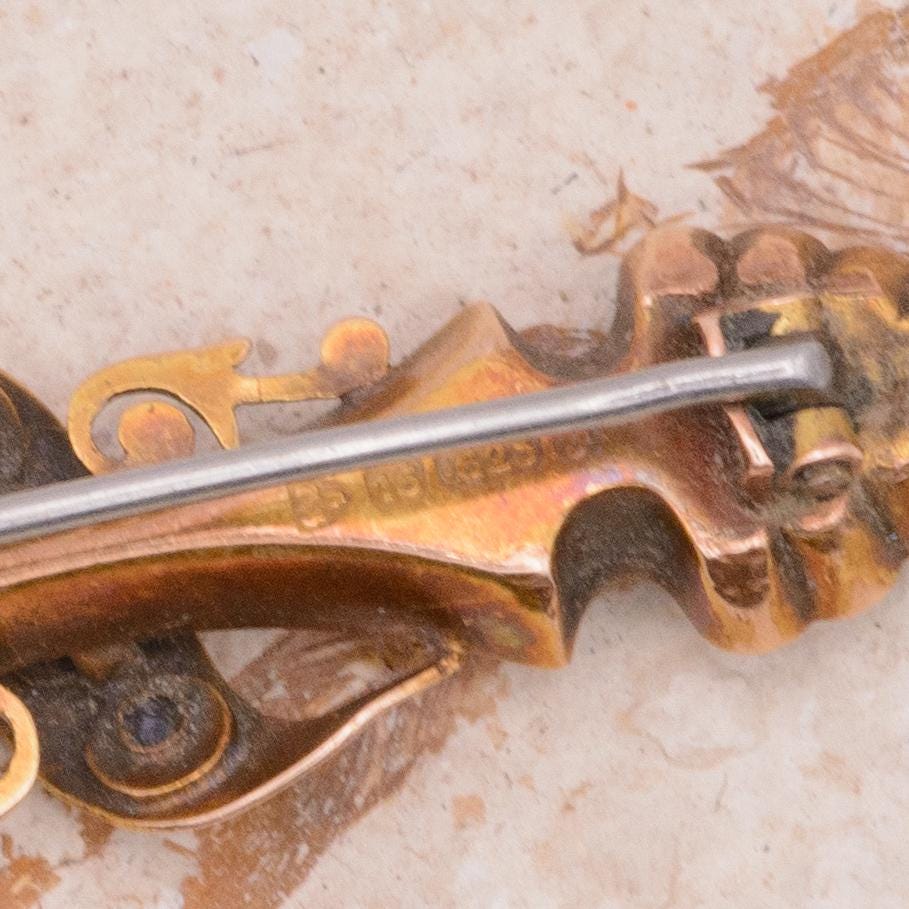 Edwardian 15ct Gold Bar Brooch with Diamond and Sapphires