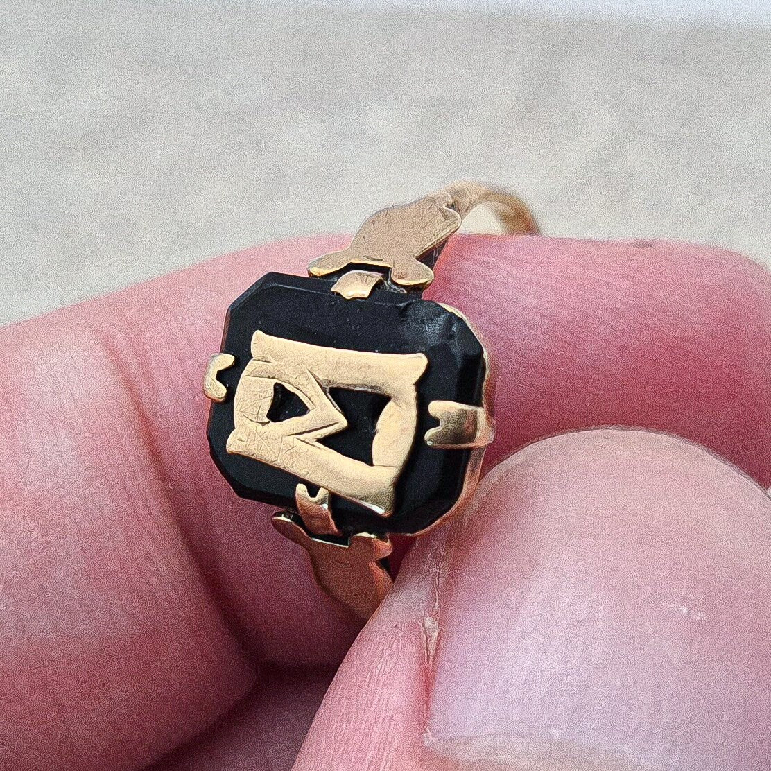 9ct Gold Black Onyx Initial Ring | UK Size M | US Size 6 | Initialled "M"