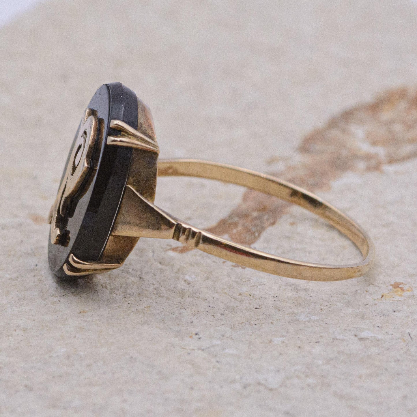 9ct Gold Black Onyx Initial Ring | UK Size U | US Size 10 | Initialled "p"