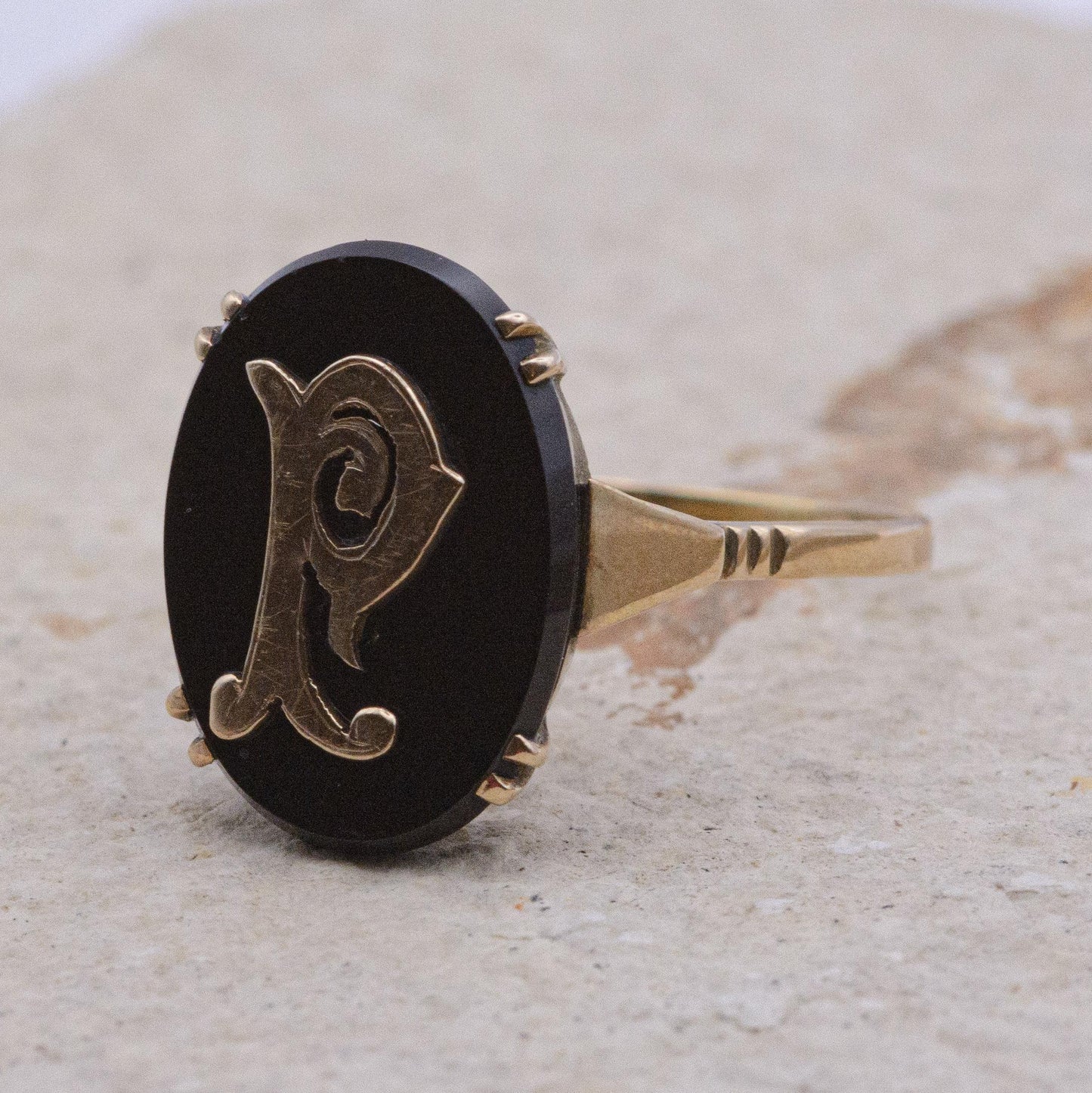 9ct Gold Black Onyx Initial Ring | UK Size U | US Size 10 | Initialled "p"