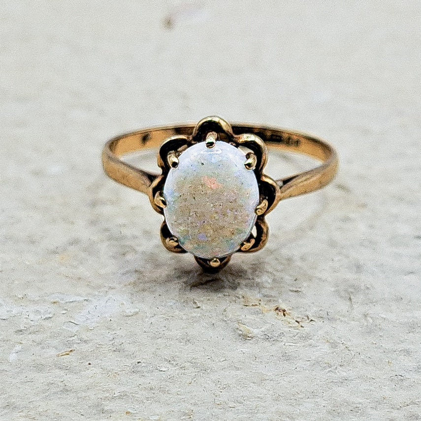 9ct Gold Vintage Opal Ring | UK Size 0.5 / US 7.75