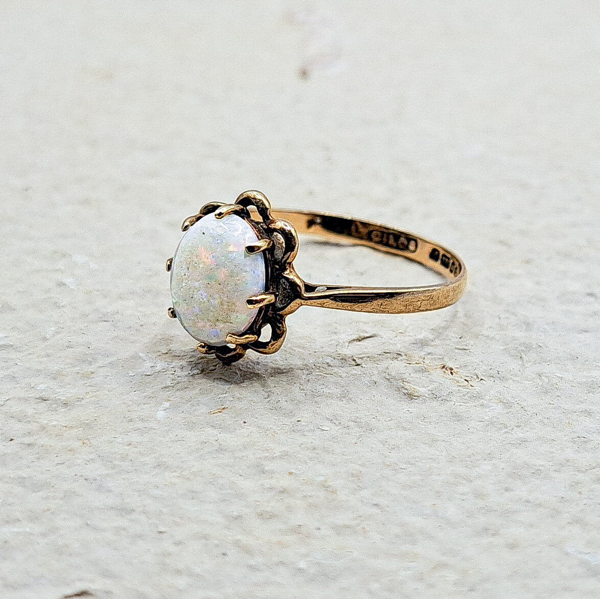 9ct Gold Vintage Opal Ring | UK Size 0.5 / US 7.75