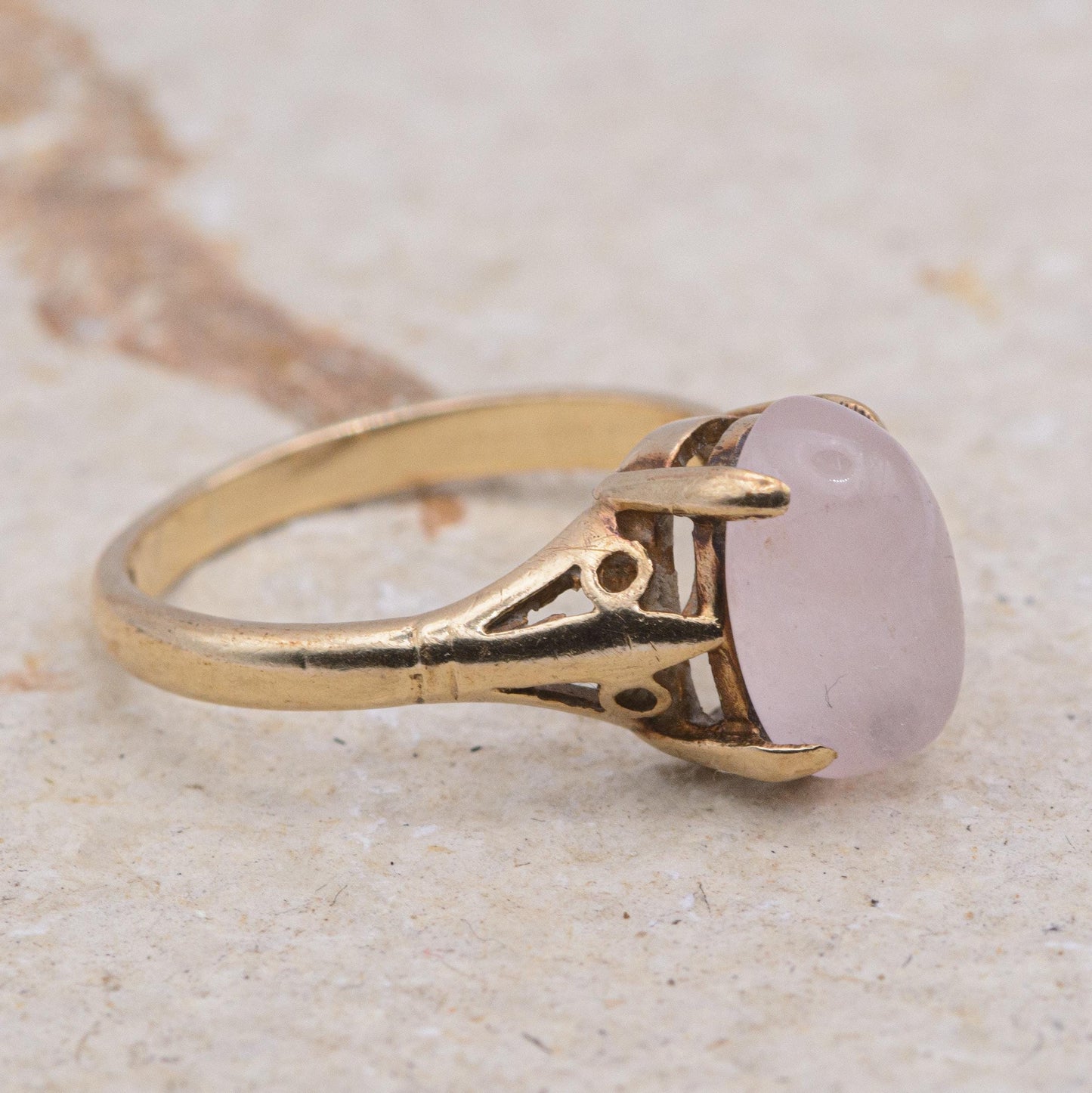 9ct Gold Quartz Dress Ring l UK Size K 1/2 l US Size 5.5