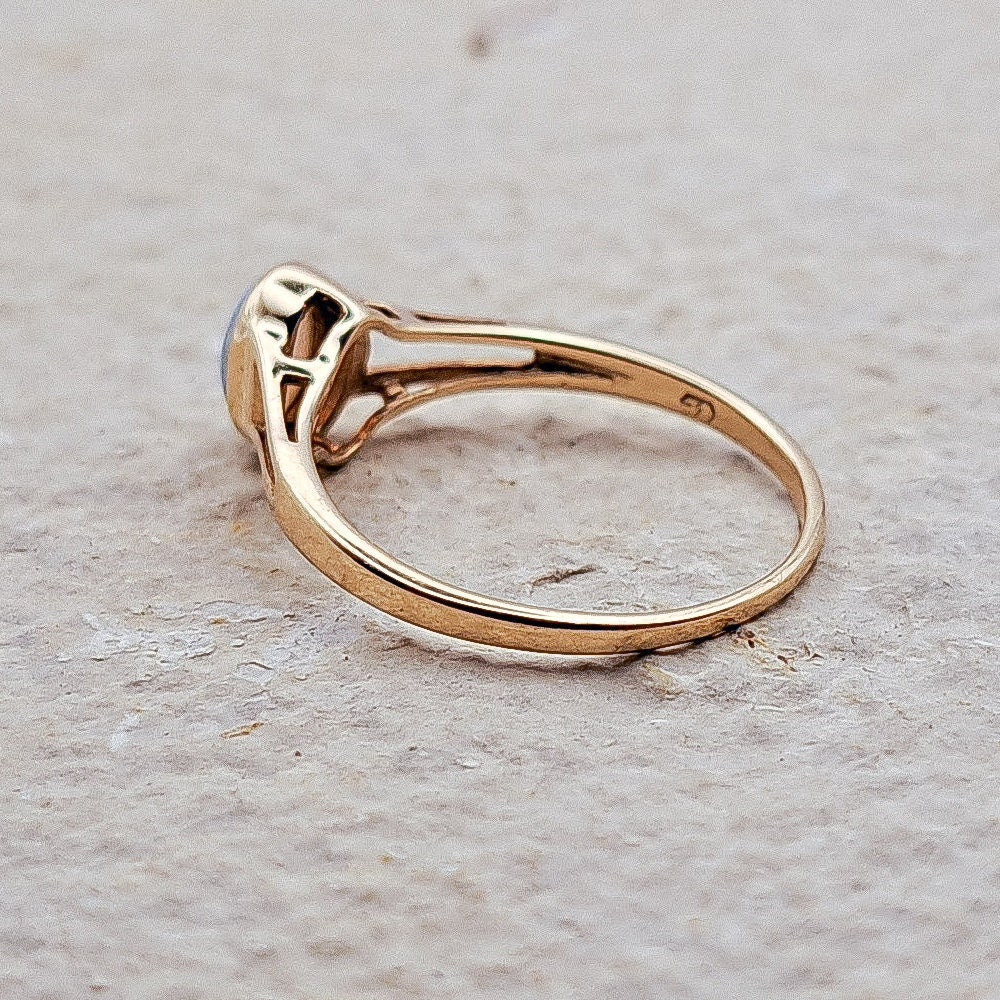 14ct Gold Vintage Opal Ring | UK Size K / US 5.25 |