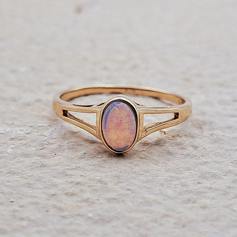 14ct Gold Vintage Opal Ring | UK Size K / US 5.25 |