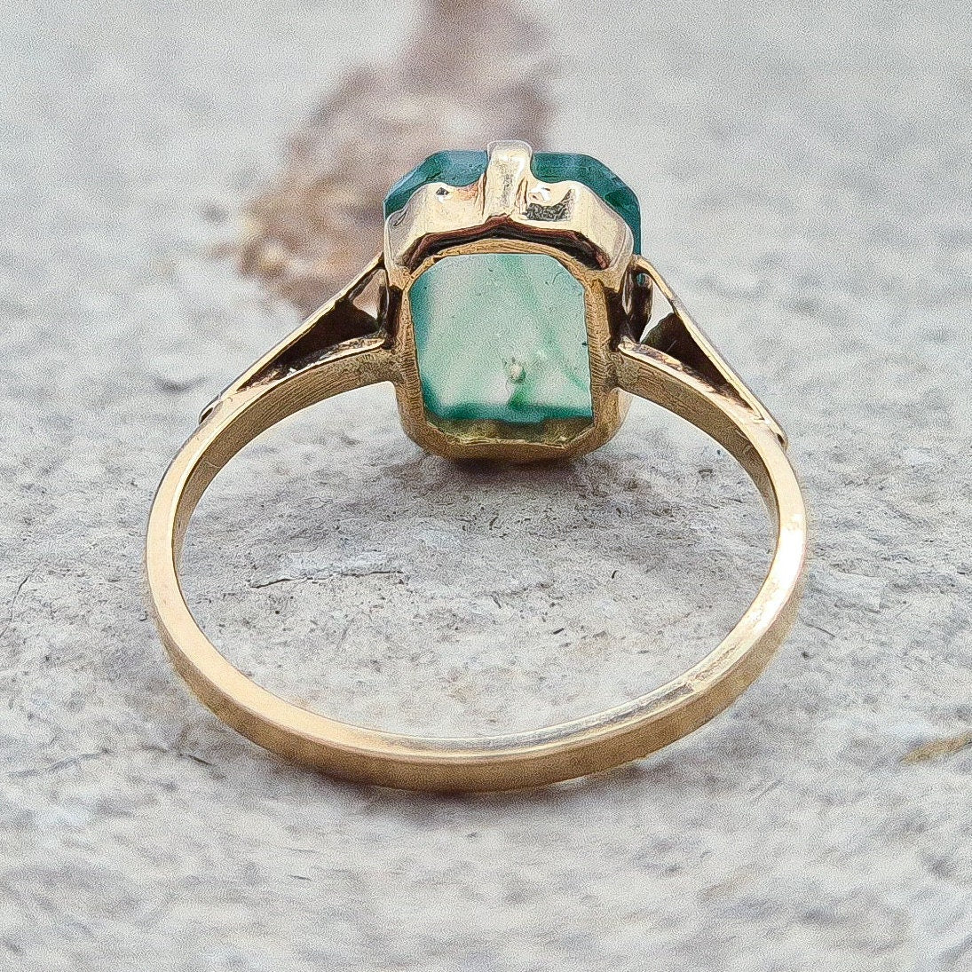 9ct Gold Green Dress Ring l UK Size M l US Size 6.25