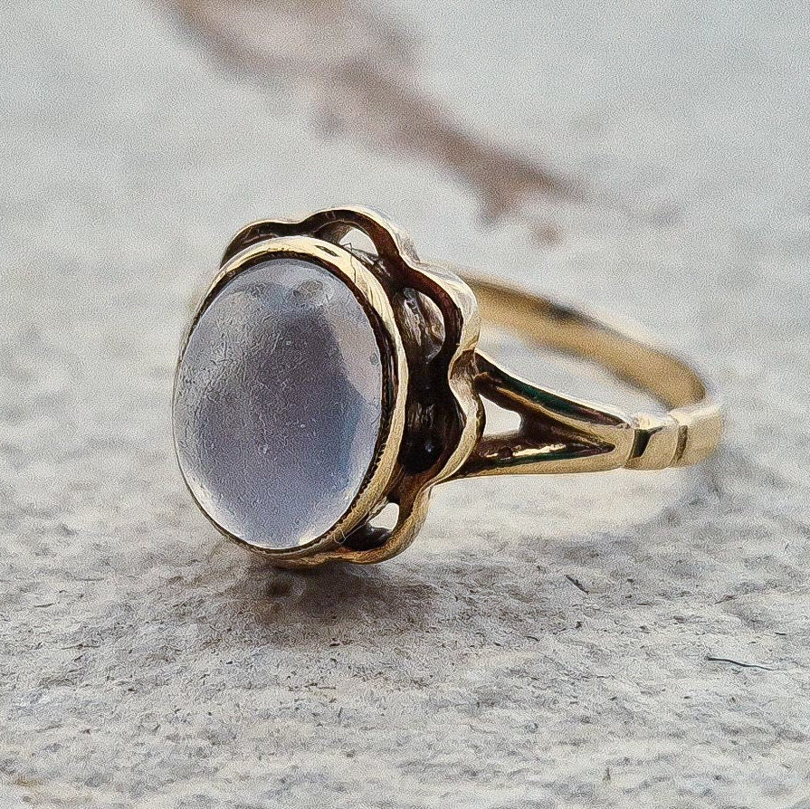 Vintage Moonstone Ring | 9ct Gold | UK Size K | US Size 5.25 |