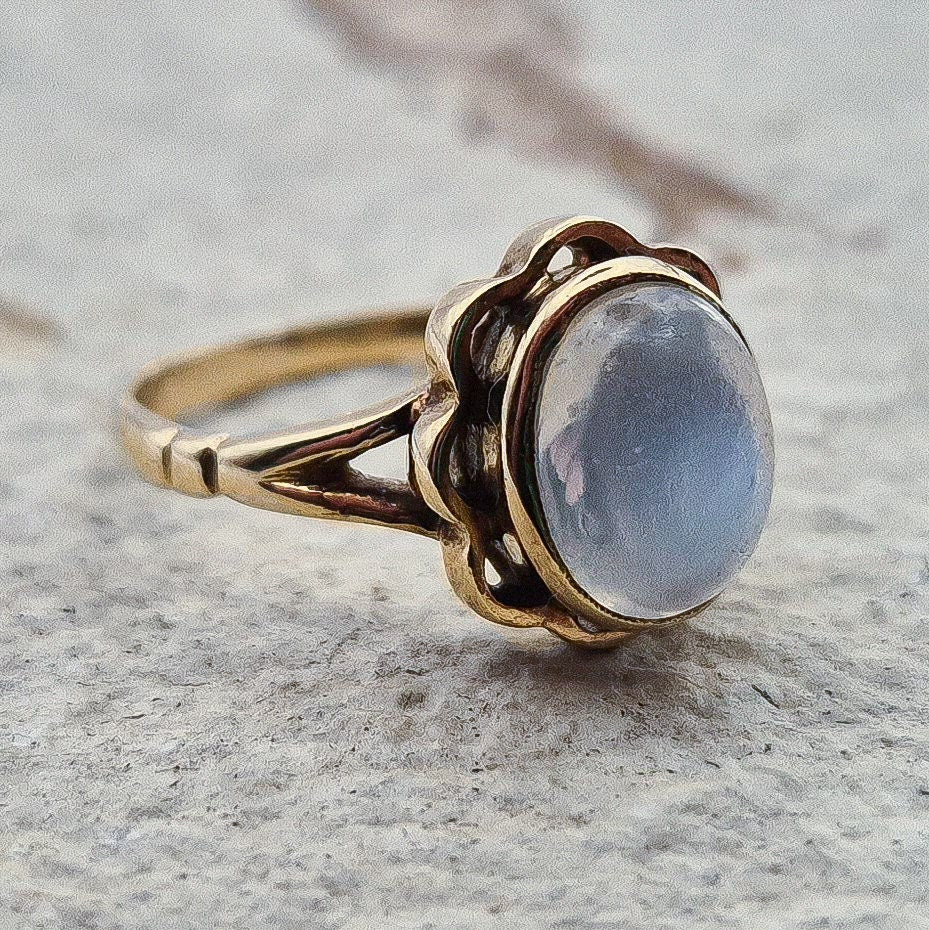 Vintage Moonstone Ring | 9ct Gold | UK Size K | US Size 5.25 |