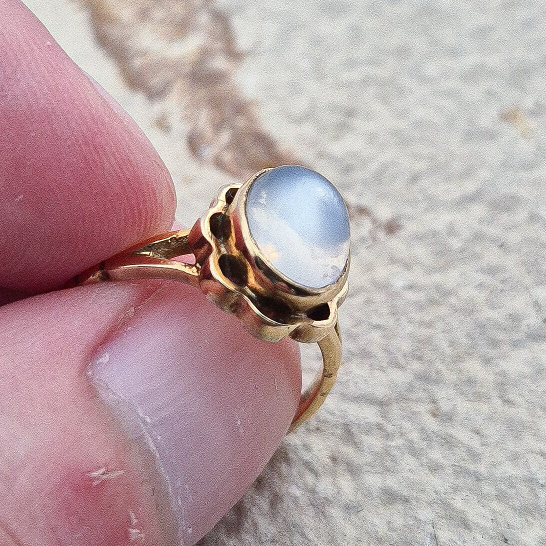 Vintage Moonstone Ring | 9ct Gold | UK Size K | US Size 5.25 |