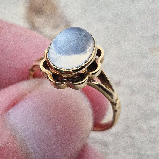 Vintage Moonstone Ring | 9ct Gold | UK Size K | US Size 5.25 |
