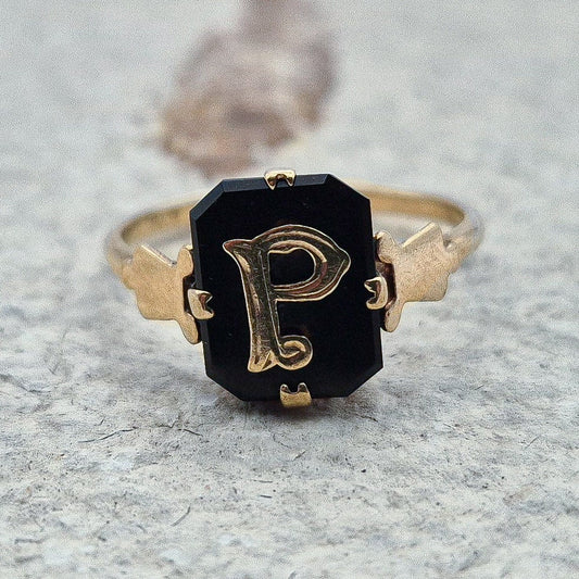 9ct Gold Black Onyx Initial Ring | UK Size n 1/2 | US Size 7 | Initialled "P"