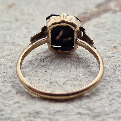 9ct Gold Black Onyx Initial Ring | UK Size M | US Size 6.25 | Initialled "w"